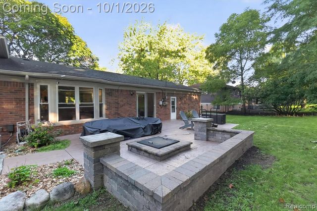 4035 Iverness Lane, West Bloomfield, MI 48323