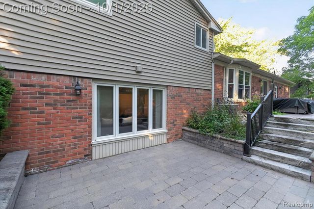 4035 Iverness Lane, West Bloomfield, MI 48323