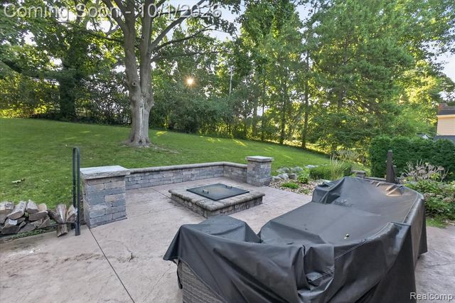 4035 Iverness Lane, West Bloomfield, MI 48323