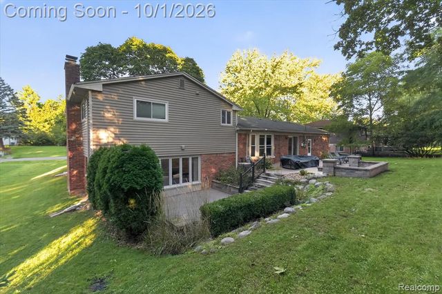 4035 Iverness Lane, West Bloomfield, MI 48323