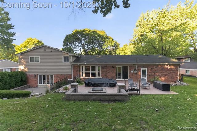 4035 Iverness Lane, West Bloomfield, MI 48323