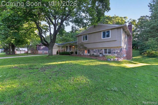 4035 Iverness Lane, West Bloomfield, MI 48323