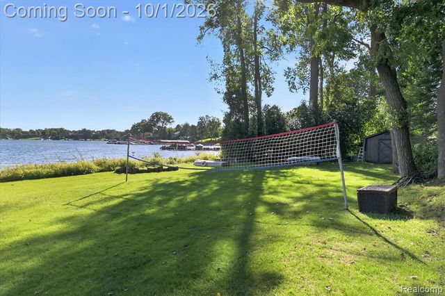 4035 Iverness Lane, West Bloomfield, MI 48323