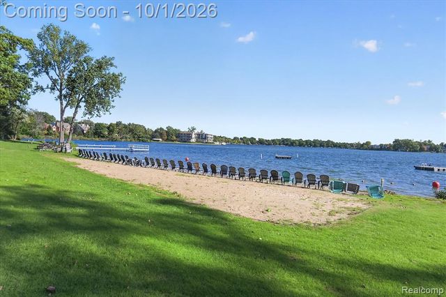 4035 Iverness Lane, West Bloomfield, MI 48323