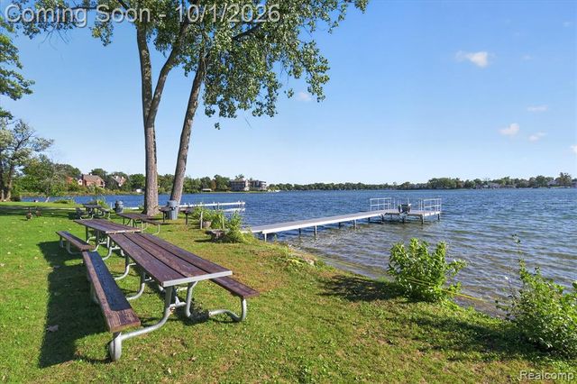 4035 Iverness Lane, West Bloomfield, MI 48323