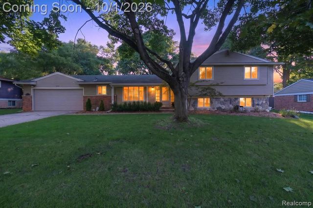 4035 Iverness Lane, West Bloomfield, MI 48323