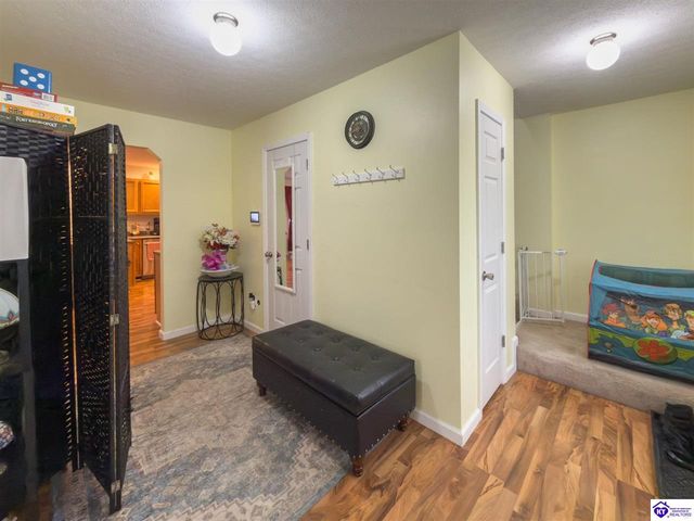 215 County Pond Road, Vine Grove, KY 40175