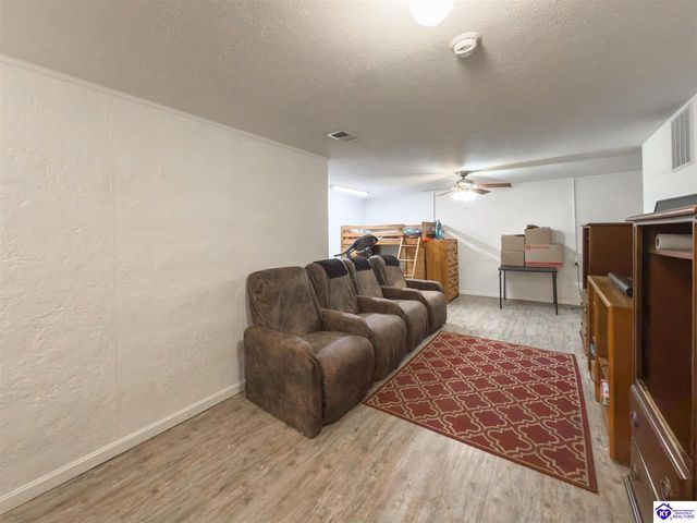 215 County Pond Road, Vine Grove, KY 40175