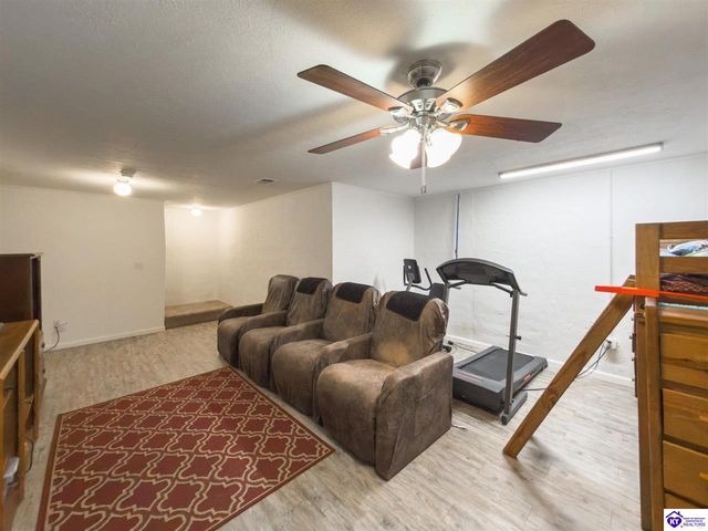 215 County Pond Road, Vine Grove, KY 40175