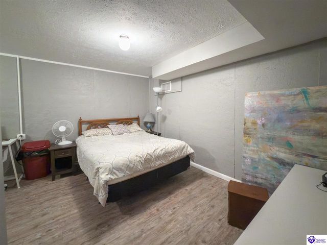 215 County Pond Road, Vine Grove, KY 40175