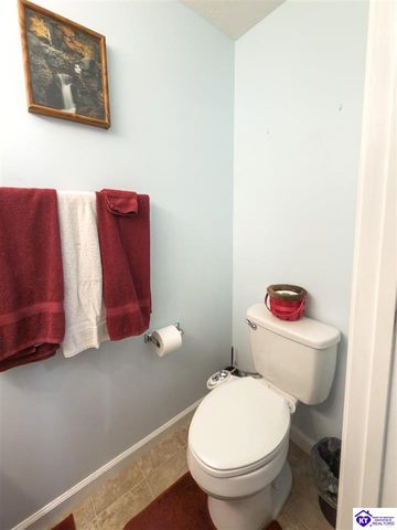 215 County Pond Road, Vine Grove, KY 40175