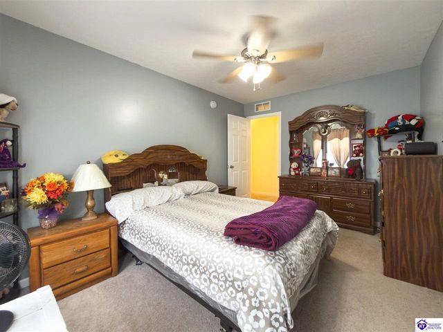 215 County Pond Road, Vine Grove, KY 40175