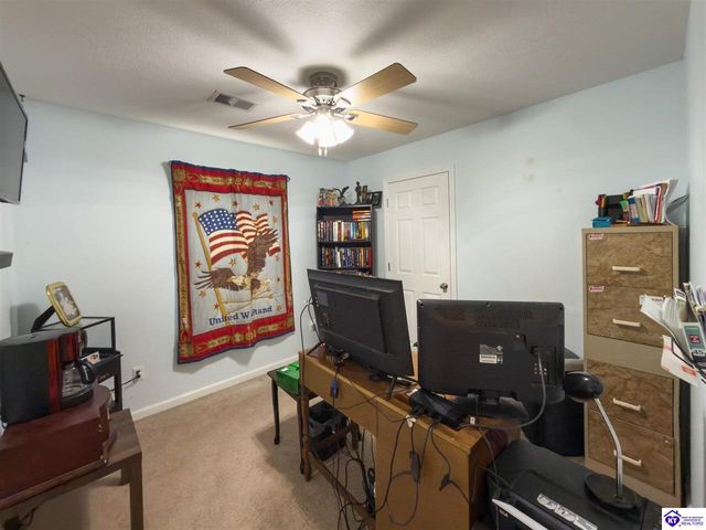 215 County Pond Road, Vine Grove, KY 40175