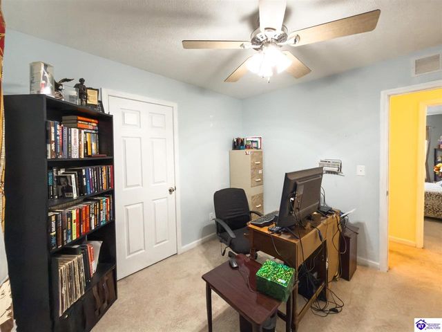 215 County Pond Road, Vine Grove, KY 40175