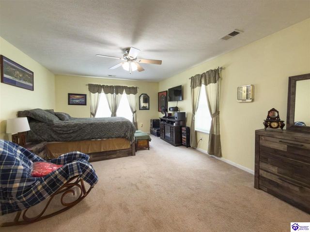 215 County Pond Road, Vine Grove, KY 40175