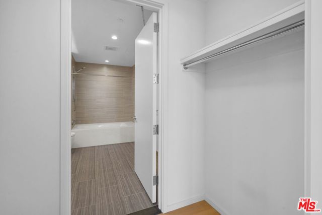 877 Francisco Street 2811, Los Angeles, CA 90017