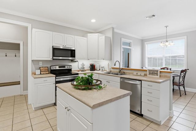 6 Stratford Ct., Hattiesburg, MS 39402