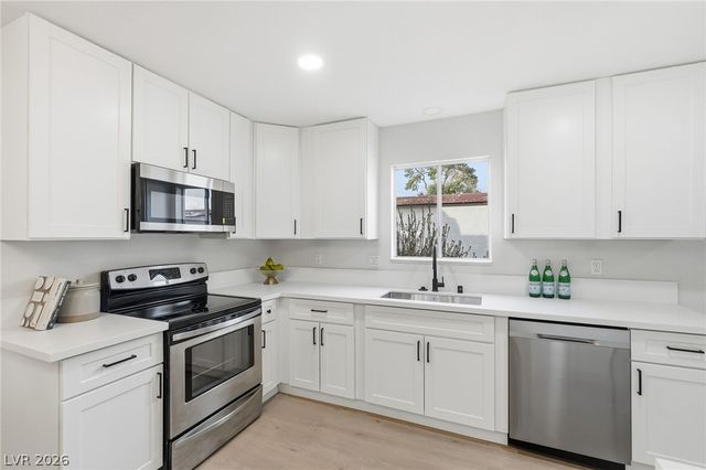 163 Greenbriar Townhouse Way, Las Vegas, NV 89121