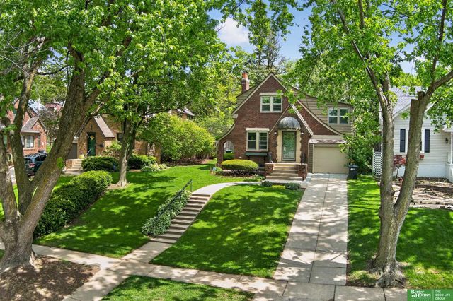 739 J E George Boulevard, Omaha, NE 68132