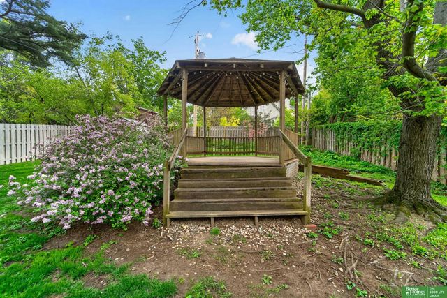 739 J E George Boulevard, Omaha, NE 68132