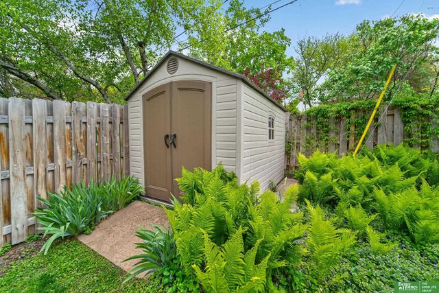 739 J E George Boulevard, Omaha, NE 68132
