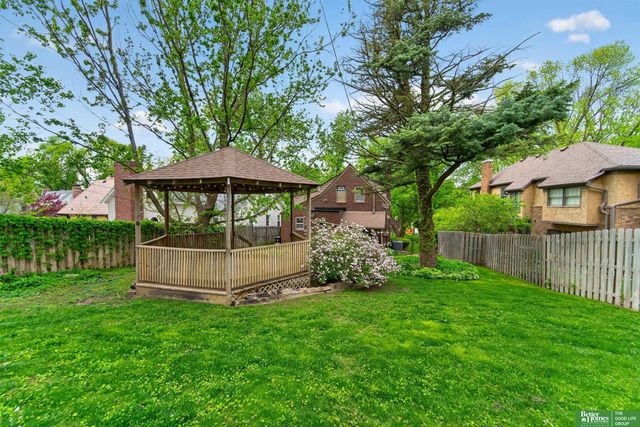 739 J E George Boulevard, Omaha, NE 68132