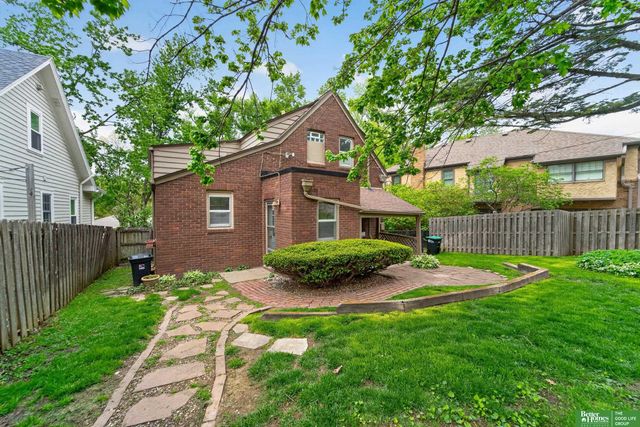 739 J E George Boulevard, Omaha, NE 68132