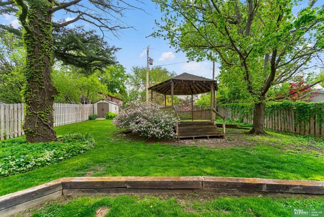 739 J E George Boulevard, Omaha, NE 68132