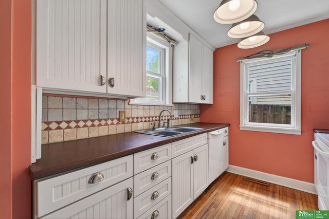 739 J E George Boulevard, Omaha, NE 68132