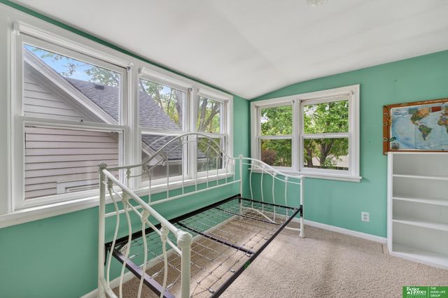 739 J E George Boulevard, Omaha, NE 68132