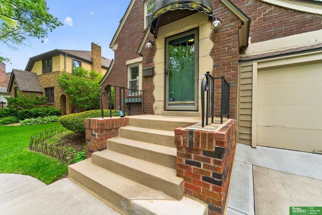 739 J E George Boulevard, Omaha, NE 68132