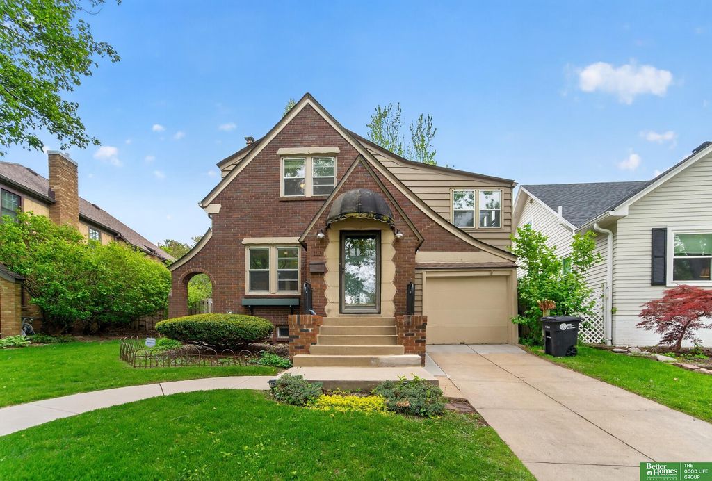 739 J E George Boulevard, Omaha, NE 68132