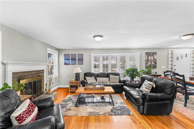 80 Twin Oak Drive, Warwick, RI 02889