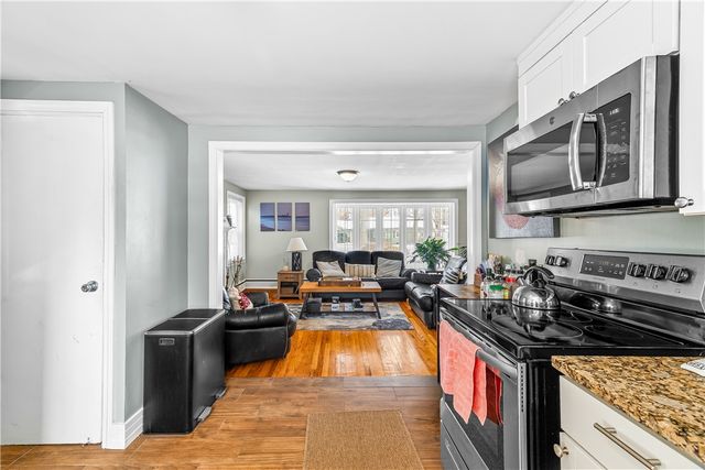 80 Twin Oak Drive, Warwick, RI 02889