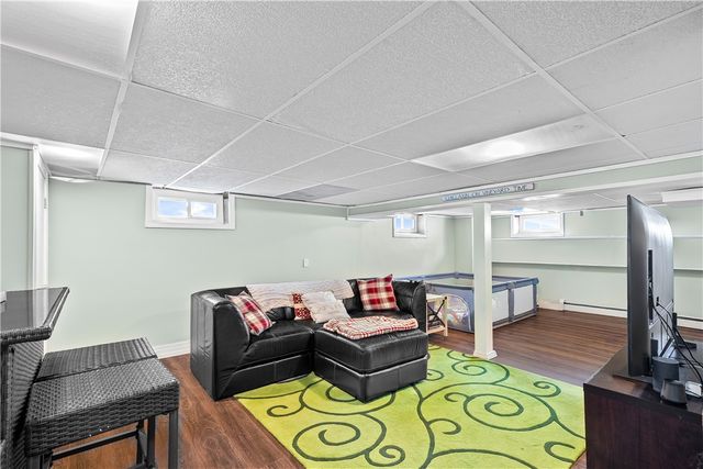 80 Twin Oak Drive, Warwick, RI 02889