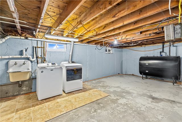 80 Twin Oak Drive, Warwick, RI 02889