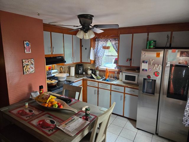 18 Notre Dame St, Springfield, MA 01104
