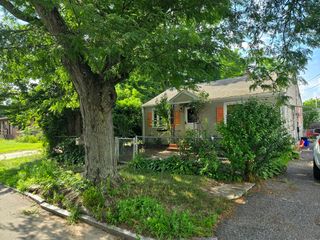 18 Notre Dame St, Springfield, MA 01104