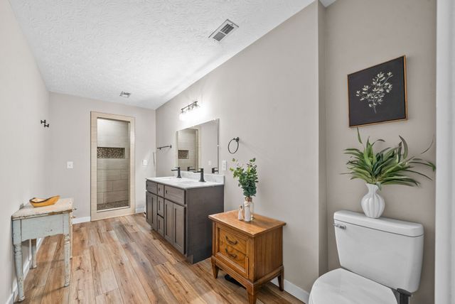 6026 Buzzard Creek Rd, Cedar Hill, TN 37032