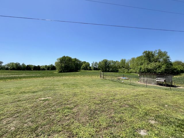 6026 Buzzard Creek Rd, Cedar Hill, TN 37032