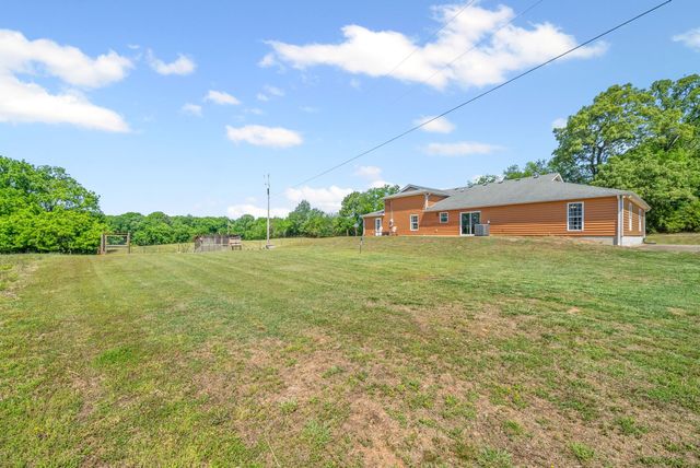 6026 Buzzard Creek Rd, Cedar Hill, TN 37032