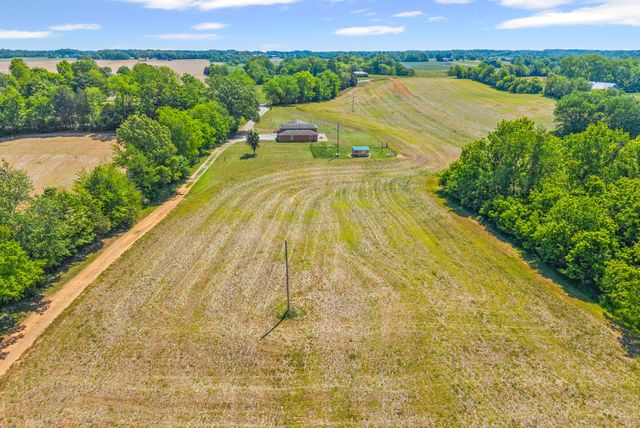 6026 Buzzard Creek Rd, Cedar Hill, TN 37032