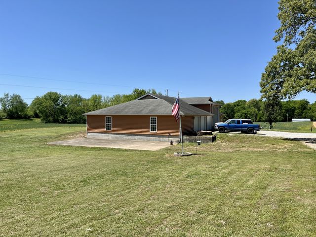 6026 Buzzard Creek Rd, Cedar Hill, TN 37032