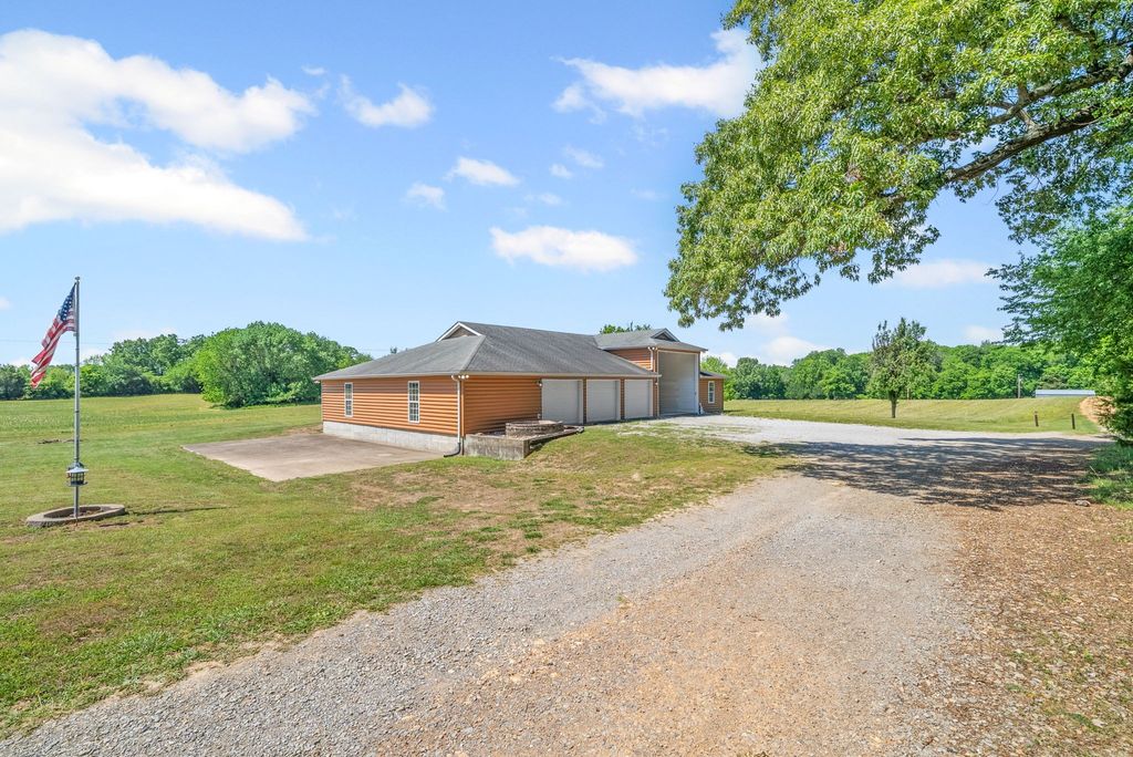 6026 Buzzard Creek Rd, Cedar Hill, TN 37032