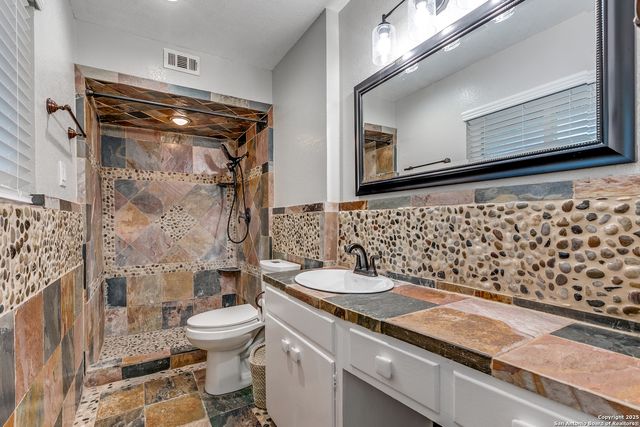 105 Parade, San Antonio, TX 78213