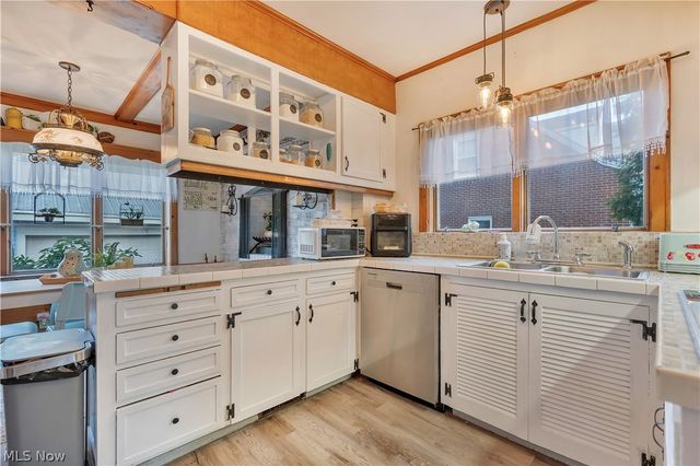 921 E Gorgas Street, Louisville, OH 44641