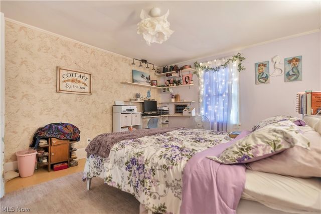 921 E Gorgas Street, Louisville, OH 44641