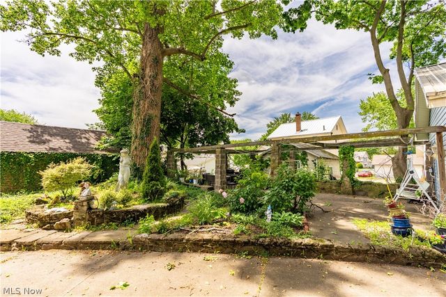 921 E Gorgas Street, Louisville, OH 44641