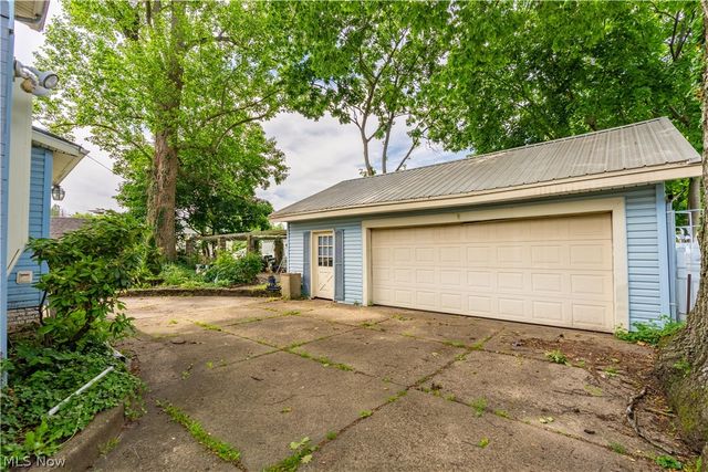 921 E Gorgas Street, Louisville, OH 44641