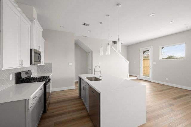 8118 Esther Acres, Houston, TX 77088